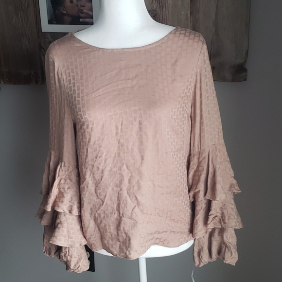 NWOT. Supply and Demand top - Picture 1 of 10